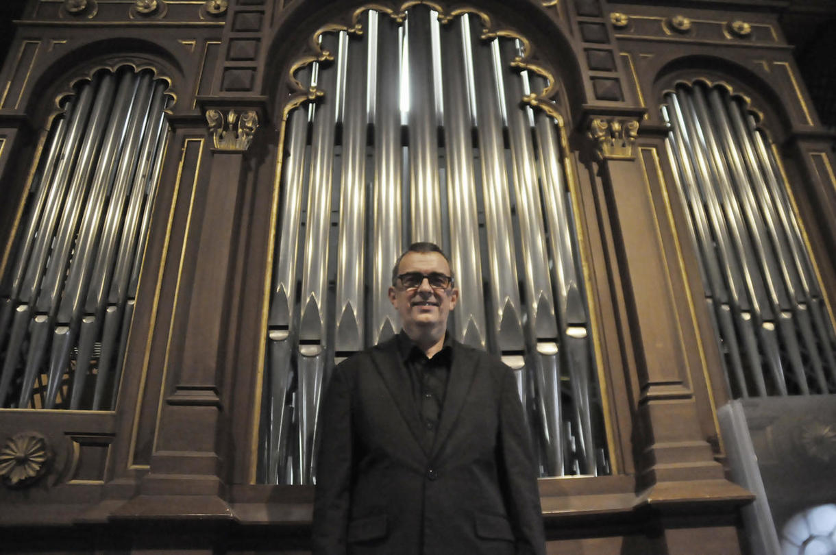 Jörg Wöltche - der Herr über 2.406 Orgelpfeifen und sein Liebling – die Königin der Instrumente - feiern ein gemeinsames Jubiläum.